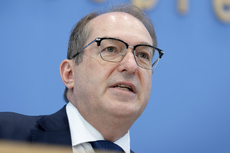 Bundespressekonferenz 'Vorstellung des Verfassungsschutzberichtes 2025' in Berlin