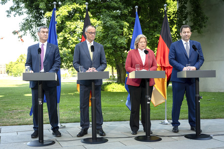 Pressekonferenz zu den Ergebnissen des Koalitionsausschusses in Berlin