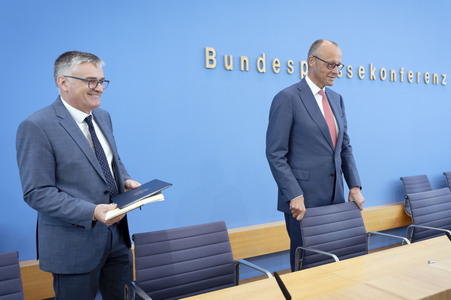 Bundespressekonferenz 'Aktuelle Themen der Innen- und Außenpolitik' in Berlin