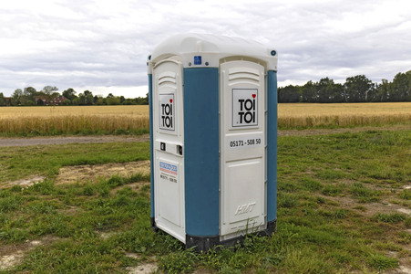 Symbolfoto Mobile Toilettenkabine