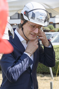 Hendrick Wüst besucht die Siempelkamp Giesserei in Krefeld