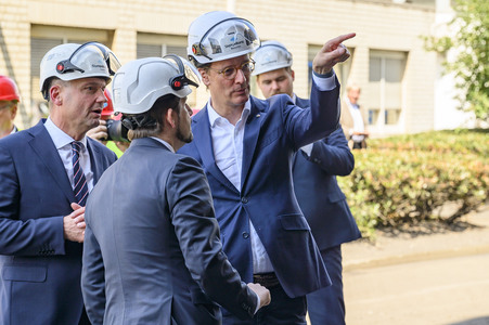 Hendrick Wüst besucht die Siempelkamp Giesserei in Krefeld