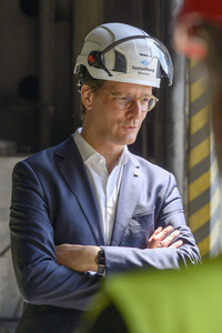 Hendrick Wüst besucht die Siempelkamp Giesserei in Krefeld