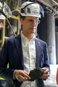 Hendrick Wüst besucht die Siempelkamp Giesserei in Krefeld