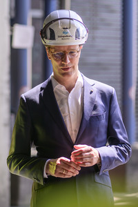 Hendrick Wüst besucht die Siempelkamp Giesserei in Krefeld
