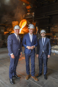 Hendrick Wüst besucht die Siempelkamp Giesserei in Krefeld
