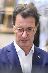 Hendrick Wüst besucht die Siempelkamp Giesserei in Krefeld