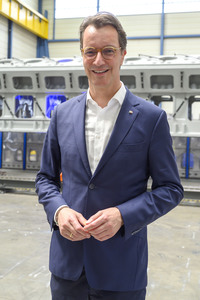 Hendrick Wüst besucht die Siempelkamp Giesserei in Krefeld
