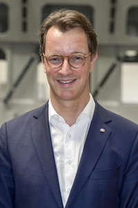 Hendrick Wüst besucht die Siempelkamp Giesserei in Krefeld