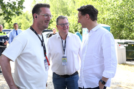 Hendrick Wüst besucht das Parookaville in Weeze