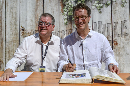 Hendrick Wüst besucht das Parookaville in Weeze