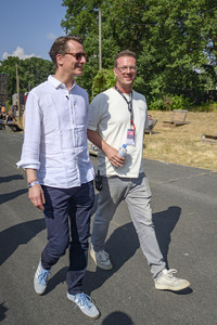 Hendrick Wüst besucht das Parookaville in Weeze