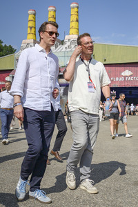 Hendrick Wüst besucht das Parookaville in Weeze