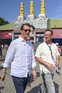 Hendrick Wüst besucht das Parookaville in Weeze
