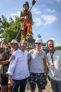 Hendrick Wüst besucht das Parookaville in Weeze