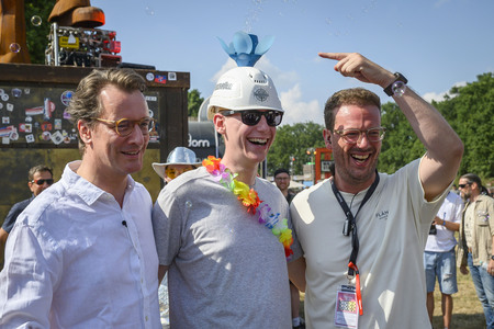 Hendrick Wüst besucht das Parookaville in Weeze