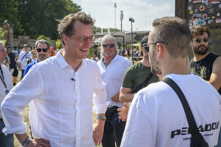 Hendrick Wüst besucht das Parookaville in Weeze