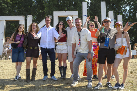 Hendrick Wüst besucht das Parookaville in Weeze