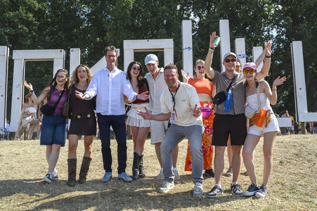 Hendrick Wüst besucht das Parookaville in Weeze