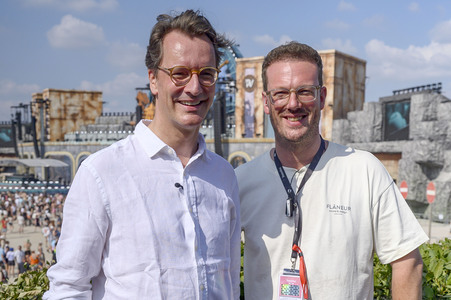 Hendrick Wüst besucht das Parookaville in Weeze