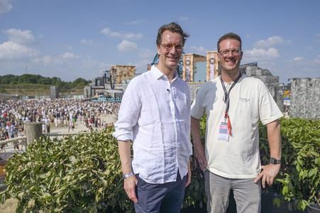 Hendrick Wüst besucht das Parookaville in Weeze