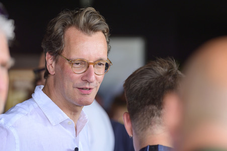 Hendrick Wüst besucht das Parookaville in Weeze
