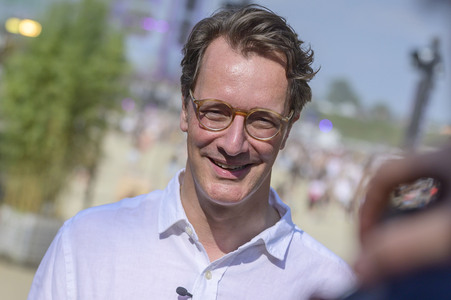 Hendrick Wüst besucht das Parookaville in Weeze