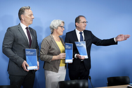 Bundespressekonferenz 'Bundeslagebild Sexualdelikte zum Nachteil von Kindern und Jugendlichen 2025' in Berlin