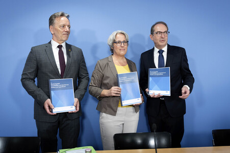 Bundespressekonferenz 'Bundeslagebild Sexualdelikte zum Nachteil von Kindern und Jugendlichen 2025' in Berlin