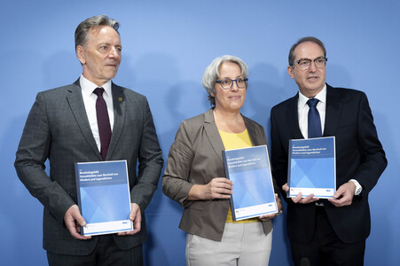 Bundespressekonferenz 'Bundeslagebild Sexualdelikte zum Nachteil von Kindern und Jugendlichen 2025' in Berlin