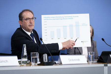 Bundespressekonferenz 'Bundeslagebild Sexualdelikte zum Nachteil von Kindern und Jugendlichen 2025' in Berlin