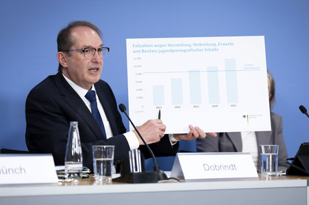 Bundespressekonferenz 'Bundeslagebild Sexualdelikte zum Nachteil von Kindern und Jugendlichen 2025' in Berlin