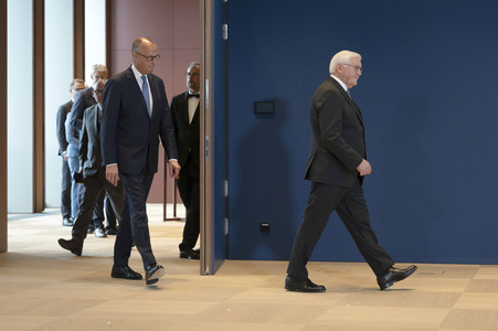 Aushändigung von Entlassungs- und Ernennungsurkunden durch den Bundespräsidenten in Berlin
