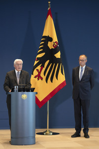 Aushändigung von Entlassungs- und Ernennungsurkunden durch den Bundespräsidenten in Berlin