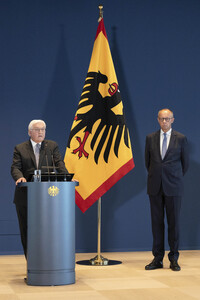 Aushändigung von Entlassungs- und Ernennungsurkunden durch den Bundespräsidenten in Berlin