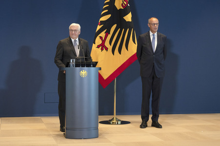 Aushändigung von Entlassungs- und Ernennungsurkunden durch den Bundespräsidenten in Berlin
