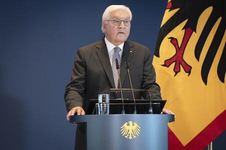 Aushändigung von Entlassungs- und Ernennungsurkunden durch den Bundespräsidenten in Berlin