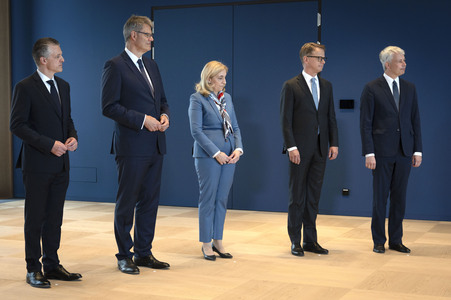 Aushändigung von Entlassungs- und Ernennungsurkunden durch den Bundespräsidenten in Berlin