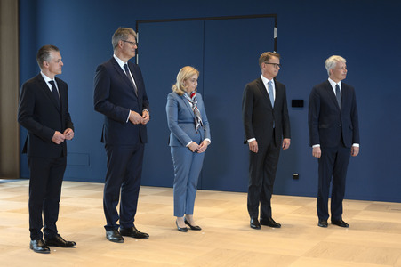 Aushändigung von Entlassungs- und Ernennungsurkunden durch den Bundespräsidenten in Berlin