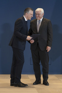Aushändigung von Entlassungs- und Ernennungsurkunden durch den Bundespräsidenten in Berlin