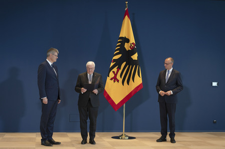 Aushändigung von Entlassungs- und Ernennungsurkunden durch den Bundespräsidenten in Berlin