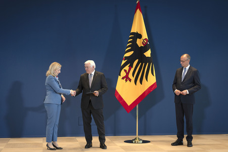 Aushändigung von Entlassungs- und Ernennungsurkunden durch den Bundespräsidenten in Berlin