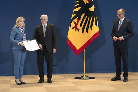 Aushändigung von Entlassungs- und Ernennungsurkunden durch den Bundespräsidenten in Berlin