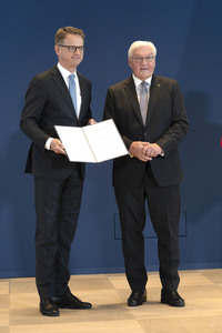 Aushändigung von Entlassungs- und Ernennungsurkunden durch den Bundespräsidenten in Berlin