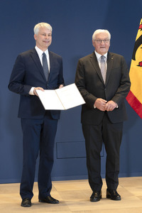 Aushändigung von Entlassungs- und Ernennungsurkunden durch den Bundespräsidenten in Berlin