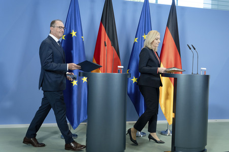 Pressekonferenz zur Reform des Rechts der Nachrichtendienste in Berlin