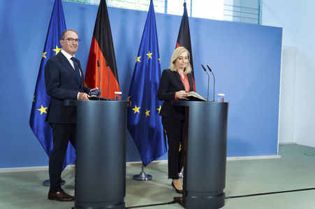 Pressekonferenz zur Reform des Rechts der Nachrichtendienste in Berlin