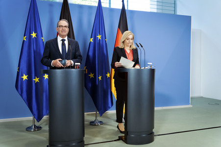 Pressekonferenz zur Reform des Rechts der Nachrichtendienste in Berlin