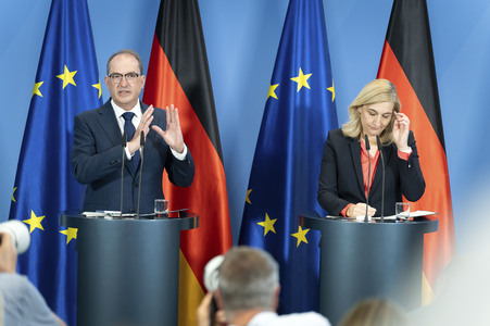 Pressekonferenz zur Reform des Rechts der Nachrichtendienste in Berlin