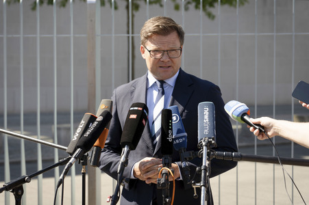 Pressestatement von Carsten Schneider nach Kabinettsitzung in Berlin